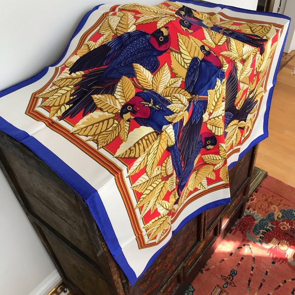 HERMÈS silk twill scarf, LES PERROQUETS - Picture 2 of 7